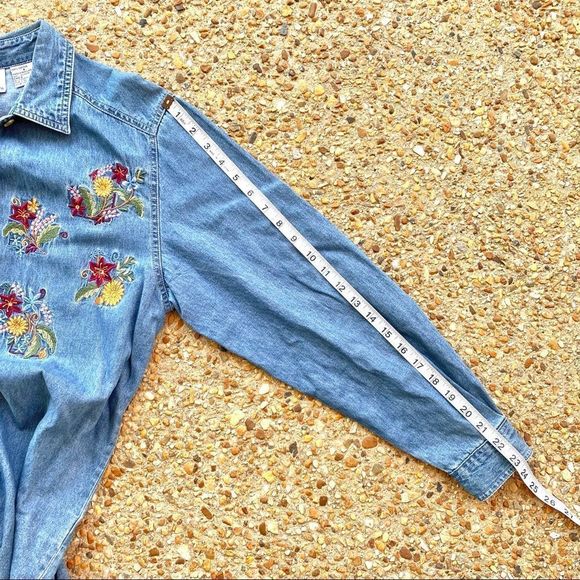 VTG Bobbie Brooks Floral Embroidered Oversized Denim Button Down Shirt Size S - Picture 8 of 11